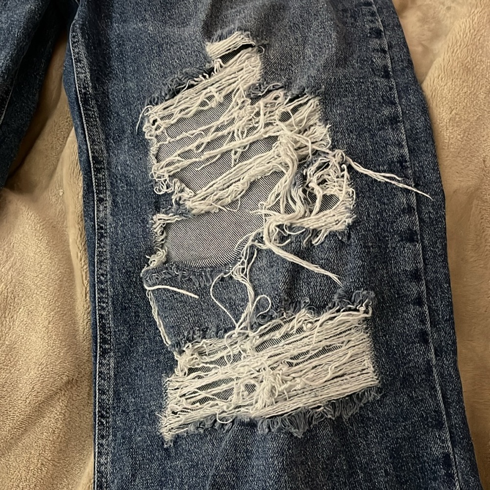 Ripped Jeans - Picture 2 of 5